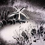 Paysage d’hiver enneigé avec un moulin dessiné en sable – spectacle d’art en sable en direct à Paris.